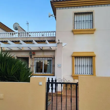 Modern Escape Shared Pool Private Terrace *