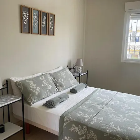 3 Bed Sleeps 6 -shared Pool -private Terrace 펜션 *