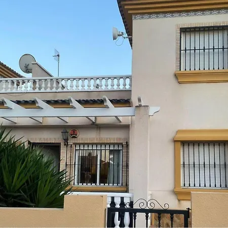 Vakantiehuis 3 Bed Sleeps 6 -shared Pool -private Terrace