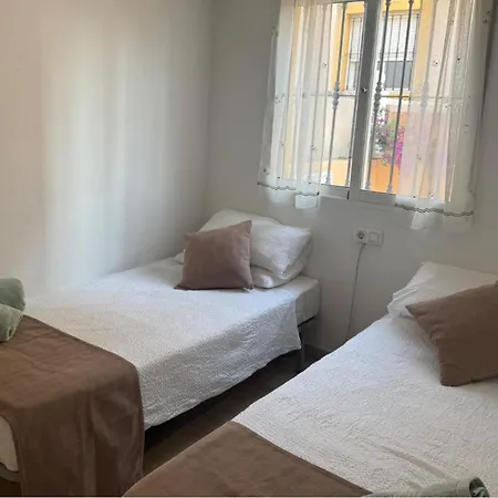 Ferienhaus 3 Bed Sleeps 6 -shared Pool -private Terrace *