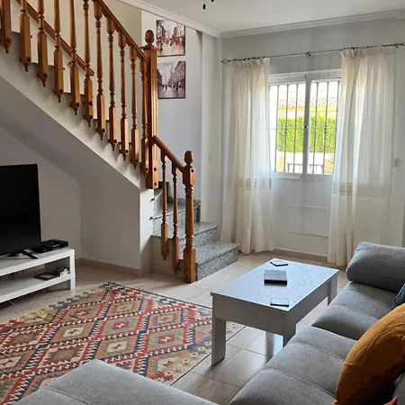 3 Bed Sleeps 6 -shared Pool -private Terrace Dehesa de Campoamor (Orihuela Costa)