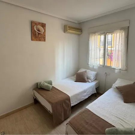 3 Bed Sleeps 6 -shared Pool -private Terrace