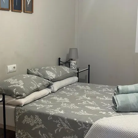 Ferienhaus 3 Bed Sleeps 6 -shared Pool -private Terrace *