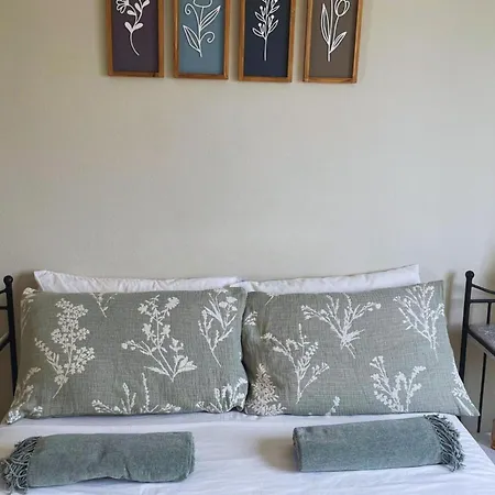 3 Bed Sleeps 6 -shared Pool -private Terrace