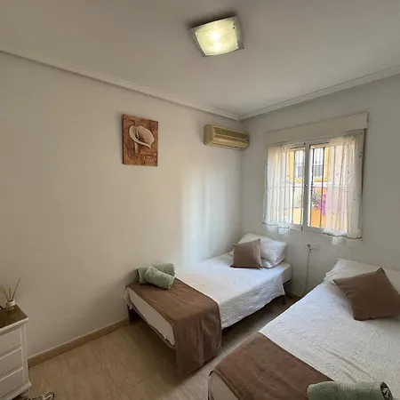 3 Bed Sleeps 6 -shared Pool -private Terrace Ferienhaus Orihuela