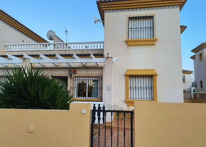 Modern Escape Shared Pool Private Terrace *