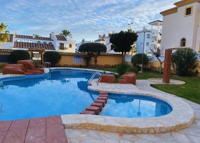 Modern Escape Shared Pool Private Terrace *