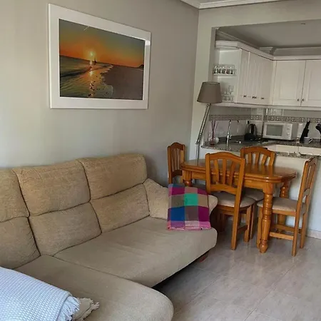 Feriehus 3 Bed Sleeps 6 -shared Pool -private Terrace *