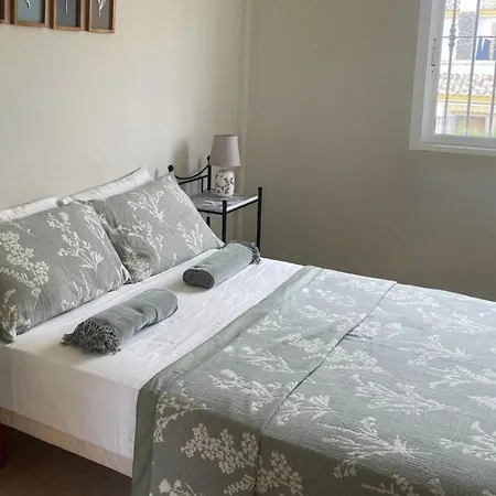 3 Bed Villa Sleeps 6 -Shared Pool -Private Terrace