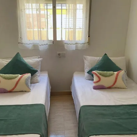 3 Bed Villa Sleeps 6 -Shared Pool -Private Terrace Casa vacanze