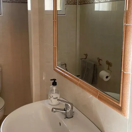 Modern Escape Shared Pool Private Terrace בית נופש *